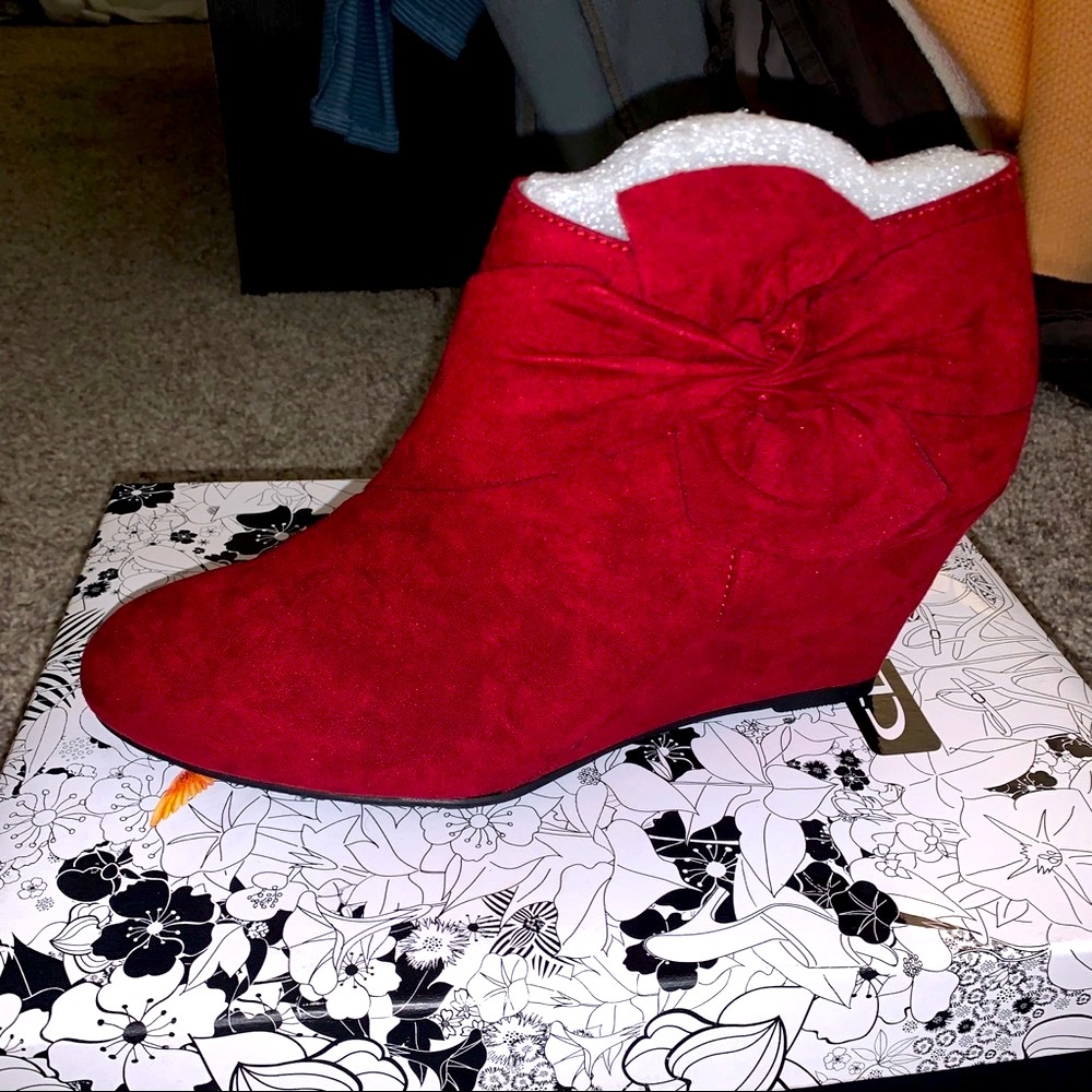 Chinese Laundry Vivid Cherry Red Ankle Bootie SZ 9